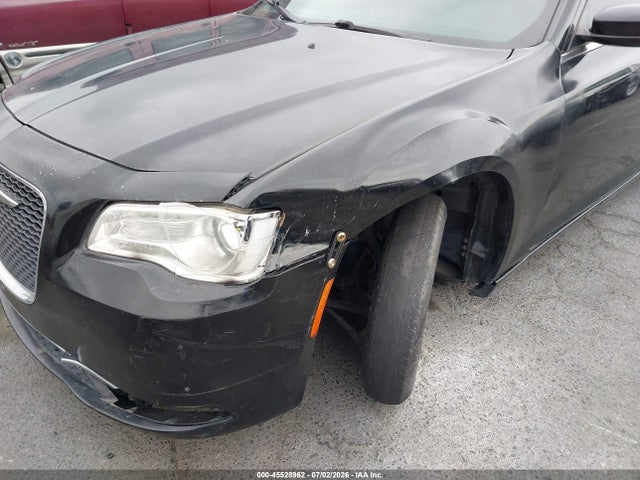 Продажа на аукционе авто 2016 Chrysler 300 Anniversary Edition, vin: 2C3CCAAG0GH142073, номер лота: 45528962