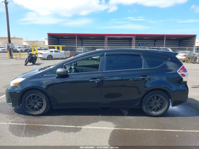 JTDZN3EU7HJ066671 Toyota Prius V Four