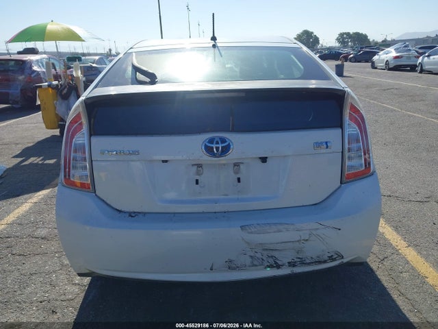 Toyota Prius Two 2015 JTDKN3DU1F0414583 Image 17