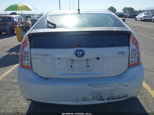 Toyota Prius Two 2015 JTDKN3DU1F0414583 Image 18