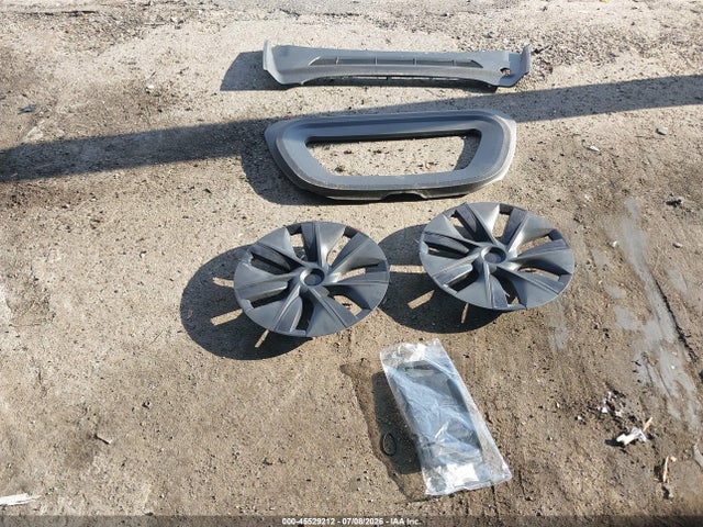 7SAYGDEDXSA371835 Tesla Model Y Long Range Dual Motor Rear-wheel Drive