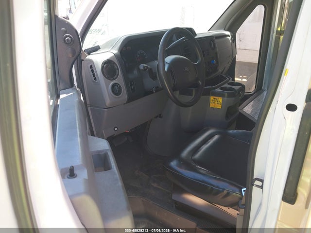 Ford E-450 Cutaway 2014 1FDFE4FS6EDB10493 Image 7