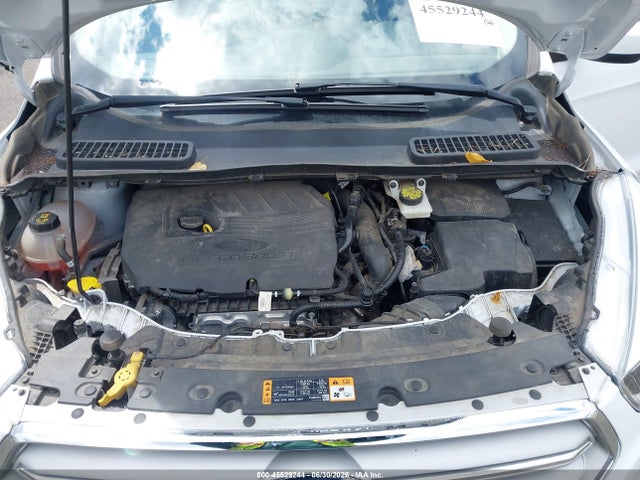 1FMCU9GD5JUD08673 Ford ESCAPE SE