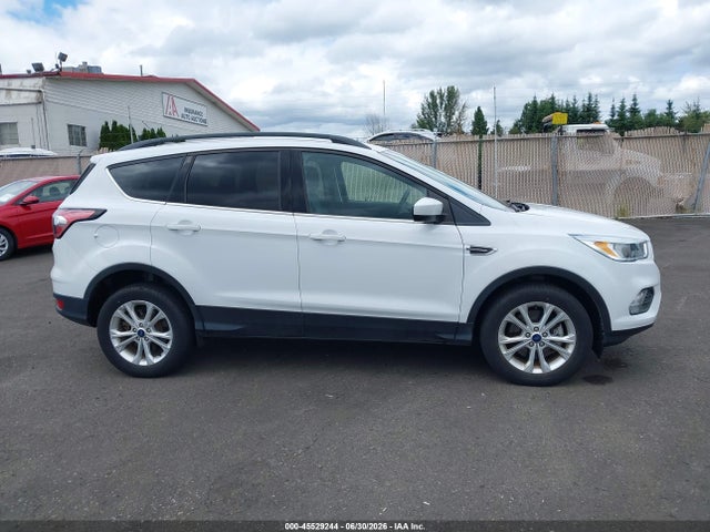 1FMCU9GD5JUD08673 Ford ESCAPE SE