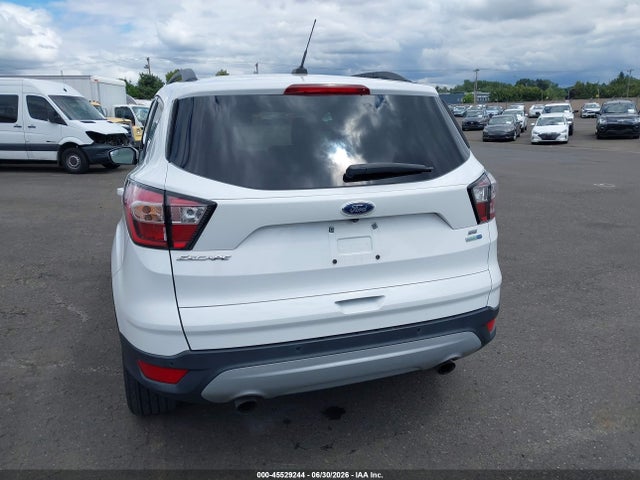 1FMCU9GD5JUD08673 Ford ESCAPE SE