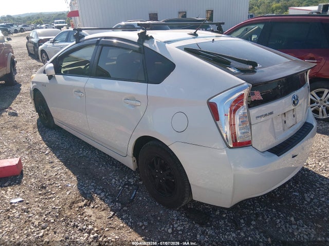 Toyota Prius Four 2014 JTDKN3DU8E1782249 Image 3