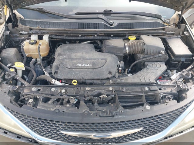 Продажа на аукционе авто 2017 Chrysler Pacifica Touring-l, vin: 2C4RC1BG0HR530596, номер лота: 45529352