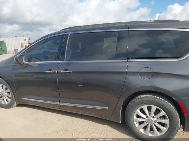 Aukcja sprzedaży 2017 Chrysler Pacifica Touring-l, vin: 2C4RC1BG0HR530596, numer aukcji: 45529352