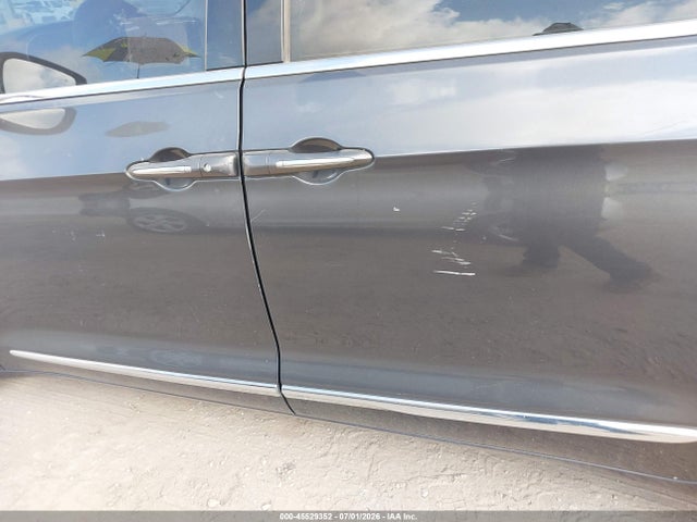 Продажа на аукционе авто 2017 Chrysler Pacifica Touring-l, vin: 2C4RC1BG0HR530596, номер лота: 45529352