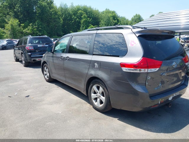 2012 Toyota Sienna Le V6 8 Passenger მანქანა იყიდება აუქციონზე, vin: 5TDKK3DC2CS184416, აუქციონის ნომერი: 45529680