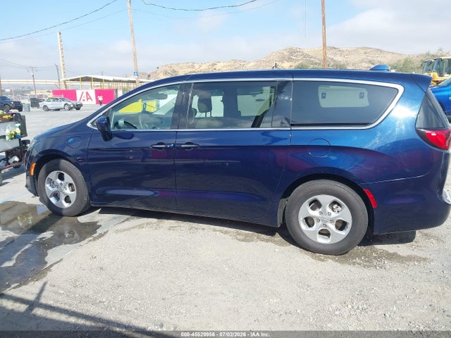 Chrysler Pacifica Hybrid Touring Plus 2017 2C4RC1H75HR765096 Image 19