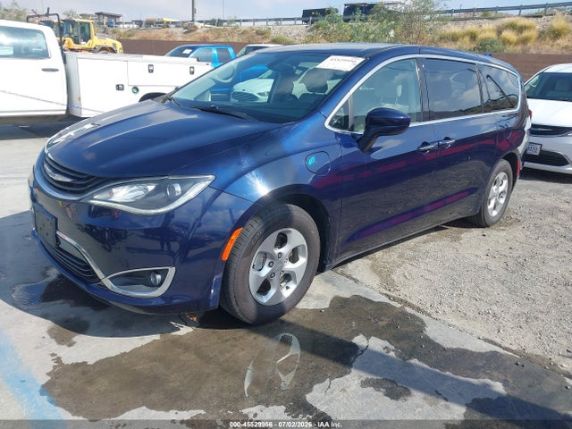 Chrysler Pacifica Hybrid Touring Plus 2017 2C4RC1H75HR765096 Image 2
