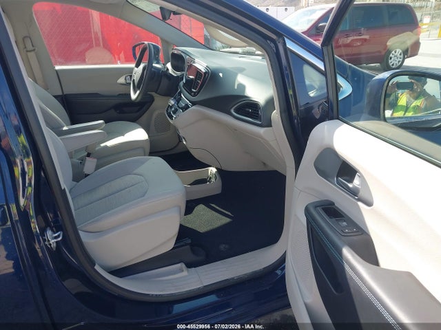Chrysler Pacifica Hybrid Touring Plus 2017 2C4RC1H75HR765096 Image 5