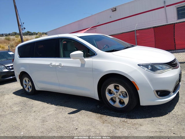 Chrysler Pacifica Hybrid Touring Plus 2017 2C4RC1H71HR797463 Image 17