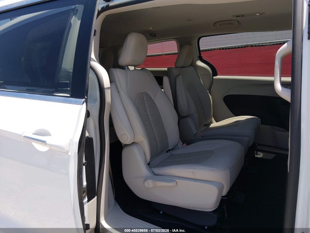 Chrysler Pacifica Hybrid Touring Plus 2017 2C4RC1H71HR797463 Image 8