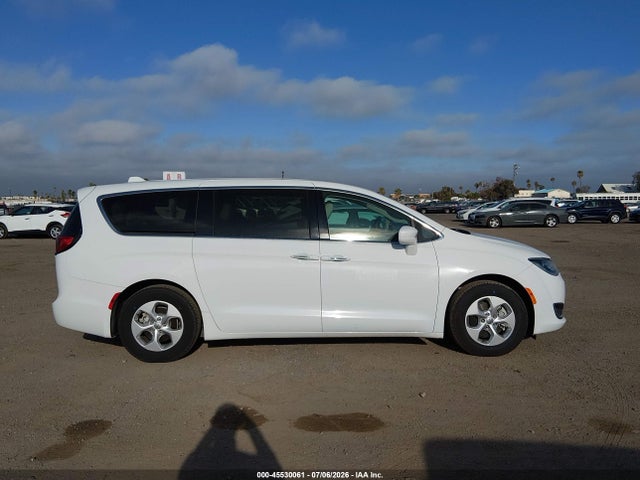 Chrysler Pacifica Hybrid Touring Plus 2019 2C4RC1H76KR508777 Image 14
