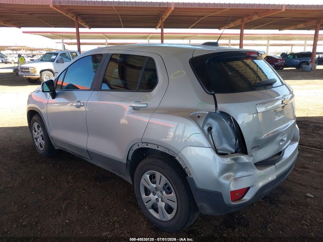 3GNCJKSB2JL302986 Chevrolet TRAX LS