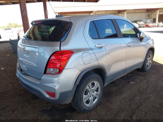 3GNCJKSB2JL302986 Chevrolet TRAX LS