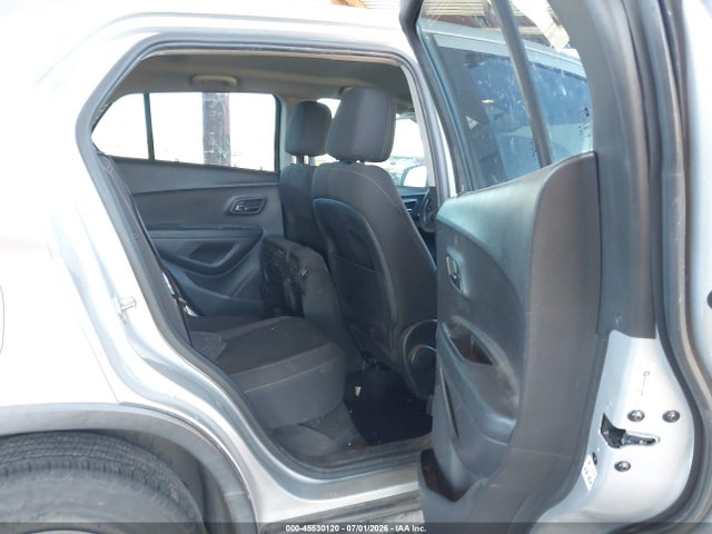 3GNCJKSB2JL302986 Chevrolet TRAX LS