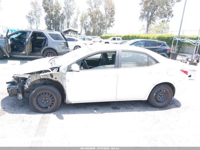 Toyota COROLLA LE 2018 5YFBURHE8JP773694 Image 15