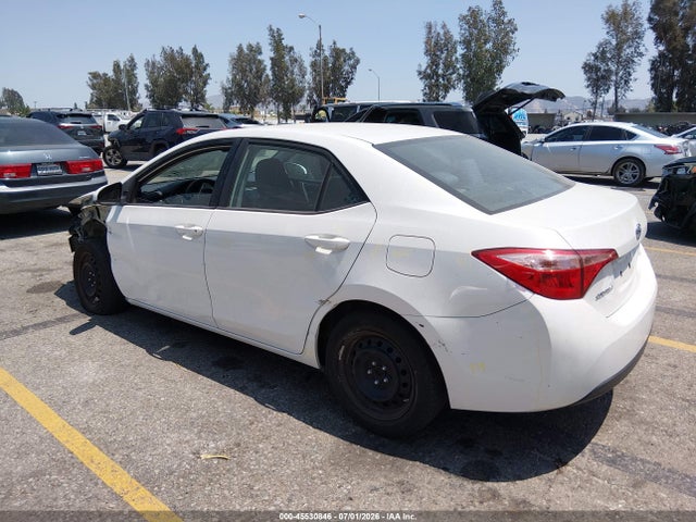 Toyota COROLLA LE 2018 5YFBURHE8JP773694 Image 3