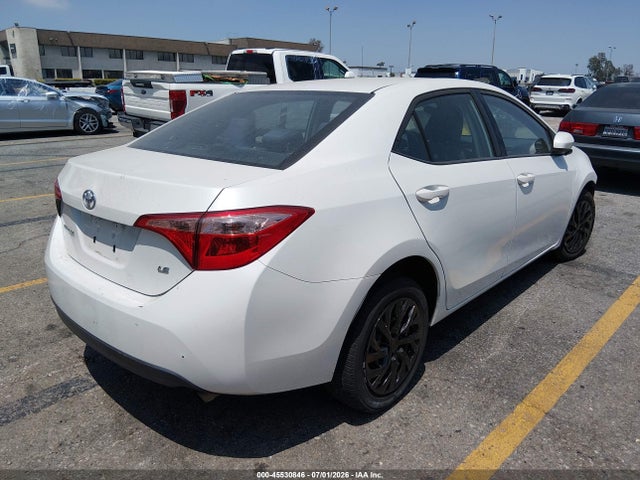 Toyota COROLLA LE 2018 5YFBURHE8JP773694 Image 4