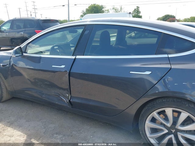 45530900 :رقم المزاد ، 5YJ3E1EA7JF009562 vin ، 2018 Tesla Model 3 Long Range/mid Range مزاد بيع