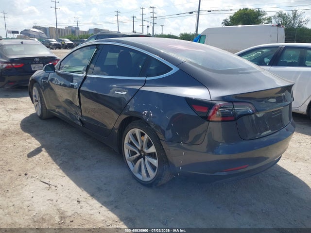 45530900 :رقم المزاد ، 5YJ3E1EA7JF009562 vin ، 2018 Tesla Model 3 Long Range/mid Range مزاد بيع