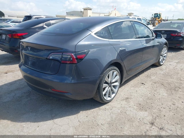 45530900 :رقم المزاد ، 5YJ3E1EA7JF009562 vin ، 2018 Tesla Model 3 Long Range/mid Range مزاد بيع
