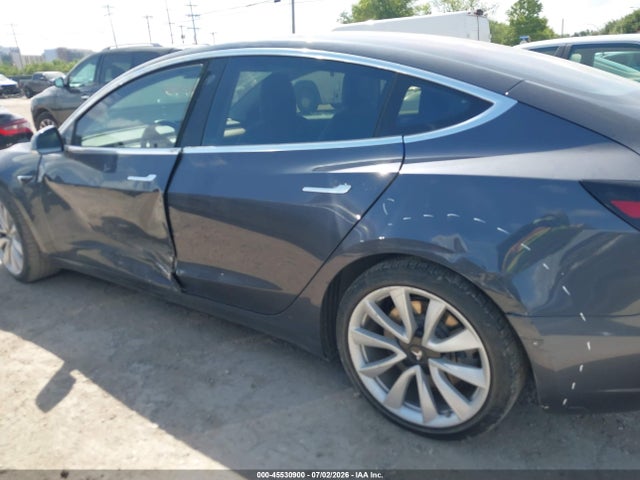 45530900 :رقم المزاد ، 5YJ3E1EA7JF009562 vin ، 2018 Tesla Model 3 Long Range/mid Range مزاد بيع