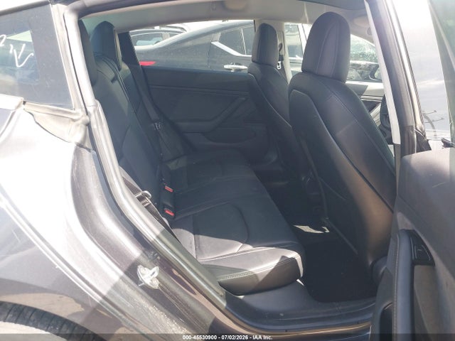 45530900 :رقم المزاد ، 5YJ3E1EA7JF009562 vin ، 2018 Tesla Model 3 Long Range/mid Range مزاد بيع