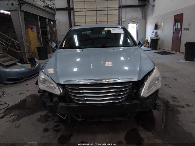 45531197 :رقم المزاد ، 1C3CCBBB5CN175886 vin ، 2012 Chrysler 200 Touring مزاد بيع