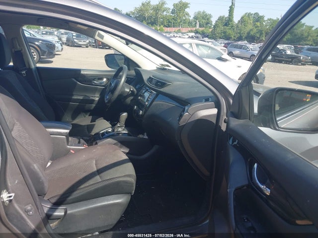JN1BJ1CR3JW253918 Nissan Rogue Sport Sv