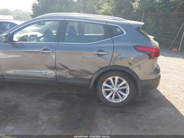JN1BJ1CR3JW253918 Nissan Rogue Sport Sv