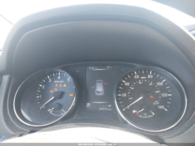 JN1BJ1CR3JW253918 Nissan Rogue Sport Sv