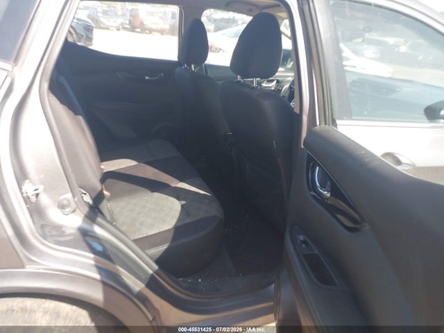 JN1BJ1CR3JW253918 Nissan Rogue Sport Sv