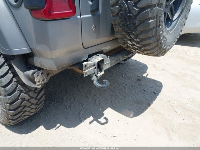 1C4HJXDG1JW112577 Jeep Wrangler Unlimited Sport S 4x4