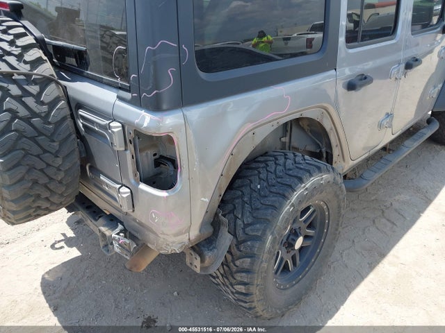 1C4HJXDG1JW112577 Jeep Wrangler Unlimited Sport S 4x4