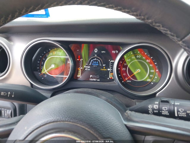 1C4HJXDG1JW112577 Jeep Wrangler Unlimited Sport S 4x4