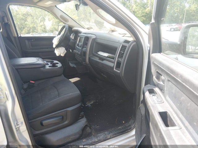 Продаж на аукціоні авто 2018 Ram 1500 Express  4x4 6'4 Box, vin: 1C6RR7FG7JS327602, номер лоту: 45531572