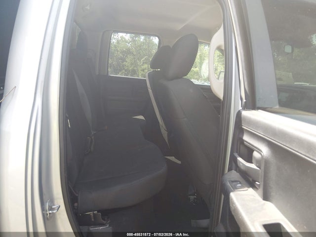Продаж на аукціоні авто 2018 Ram 1500 Express  4x4 6'4 Box, vin: 1C6RR7FG7JS327602, номер лоту: 45531572