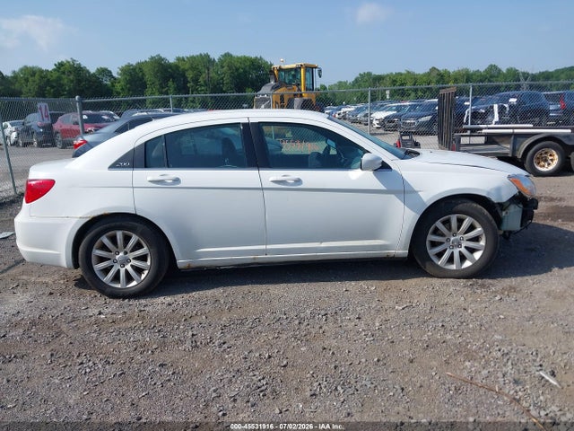 45531916 :رقم المزاد ، 1C3CCBBG2EN106569 vin ، 2014 Chrysler 200 Touring مزاد بيع