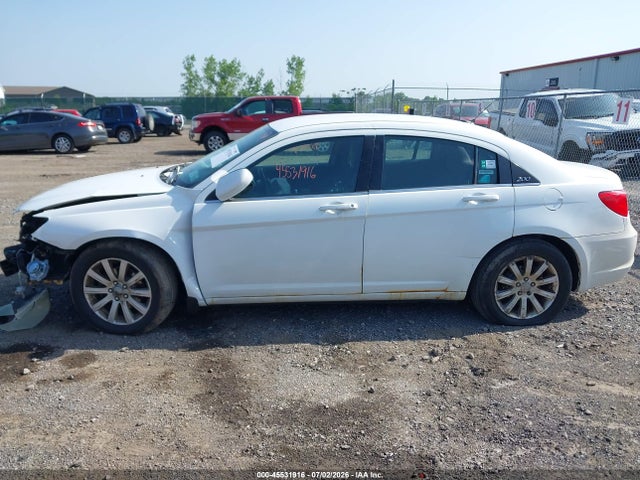 45531916 :رقم المزاد ، 1C3CCBBG2EN106569 vin ، 2014 Chrysler 200 Touring مزاد بيع