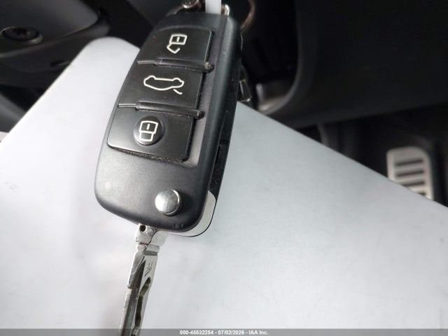45532254 :رقم المزاد ، WUAVNAFG9CN002938 vin ، 2012 Audi R8 5.2l مزاد بيع