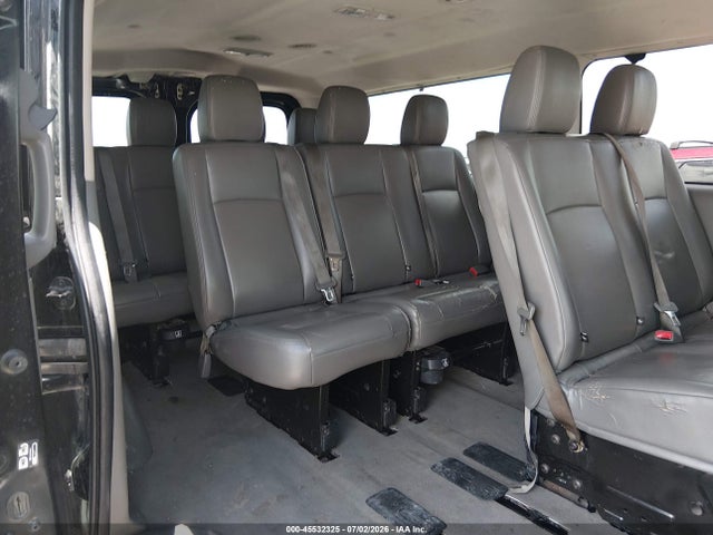 45532325 :رقم المزاد ، 5BZBF0AA1MN850226 vin ، 2021 Nissan Nv Passenger Nv3500 Hd Sv مزاد بيع
