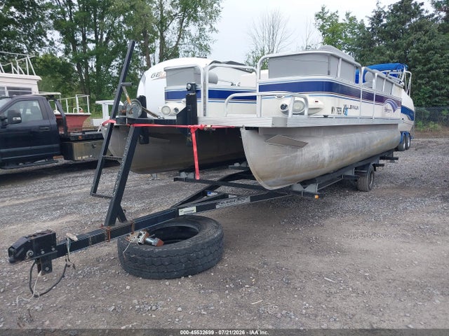 45532699 :رقم المزاد ، 00000FRUA5903A202 vin ، 2002 Odyssey Pontoon Boat مزاد بيع