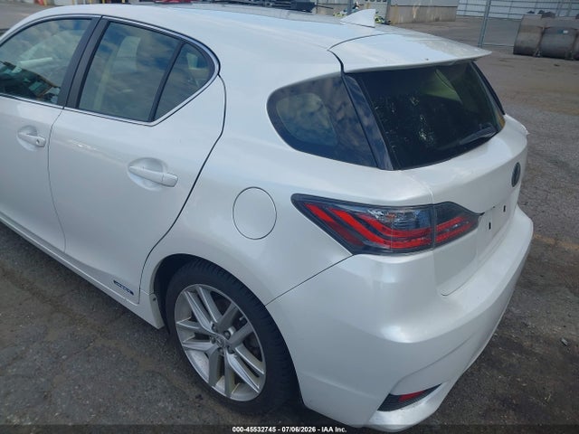 Lexus CT 200H 2015 JTHKD5BH4F2220329 Image 3
