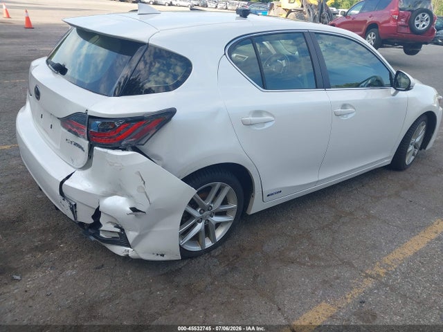 Lexus CT 200H 2015 JTHKD5BH4F2220329 Image 4