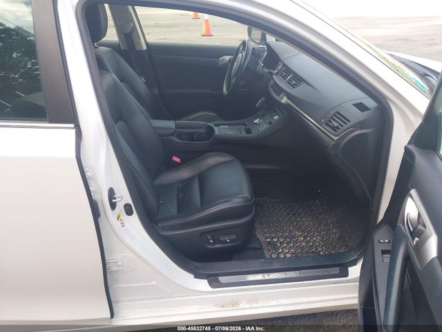 Lexus CT 200H 2015 JTHKD5BH4F2220329 Image 5