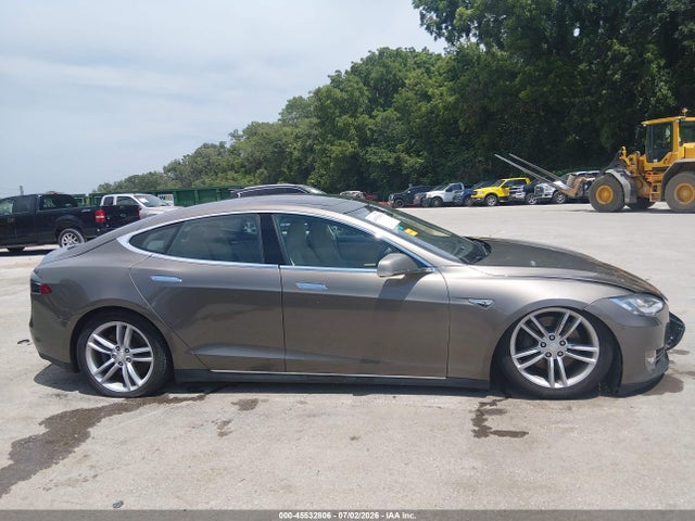 2015 Tesla Model S 70d/85d/p85d მანქანა იყიდება აუქციონზე, vin: 5YJSA1H22FF093258, აუქციონის ნომერი: 45532806